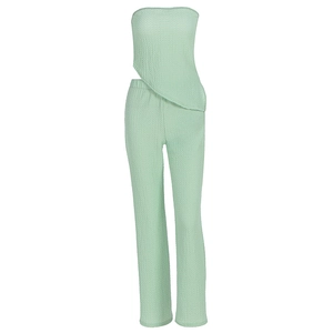 Ensemble chic deux pièces vert menthe avec haut bustier et pantalon en tissu gaufré