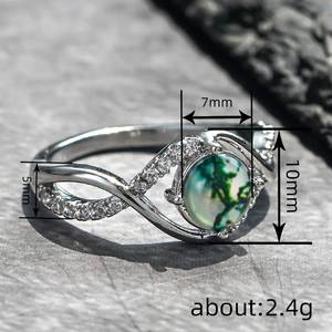 Mosagaat ring in bamboestijl met oneindige twistband en fonkelende zirkonia accenten