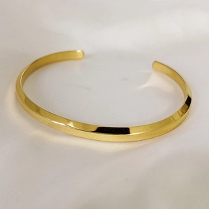 Minimalist C-shaped rose gold titanium steel bracelet with geometric faceted edge design