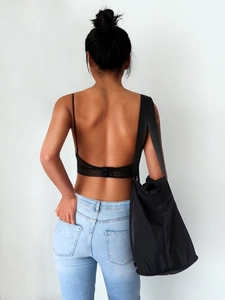 Detail of a low back U-shaped strapless bra in black mesh for open back dresses