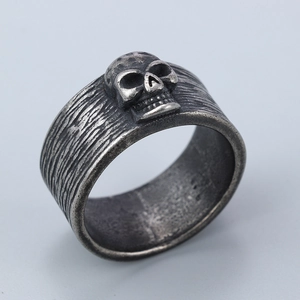 Vintage punk skull ring in oxidized stainless steel with 45-degree angle view