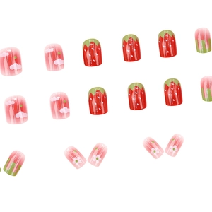 Set de 24 faux ongles courts à motif dessin animé fraise et nuage mignon