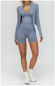 Ensemble de yoga 3 pièces avec veste à col montant, brassière et short de cyclisme