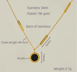 Détails du collier asymétrique plaqué or 18k avec dimensions et spécifications du matériau