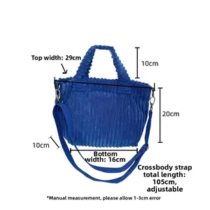 Sac fourre-tout en velours bleu avec dimensions de largeur, hauteur et bandoulière