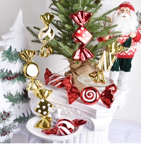 Close-up of 18cm electroplated red and gold candy-shaped Christmas tree ornaments