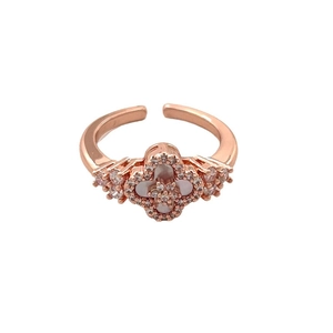 Anello aperto a quadrifoglio in oro rosa con inserto in madreperla e zirconi