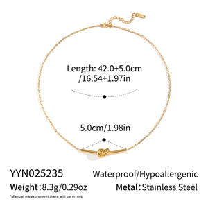 Spécifications de taille de ce collier à nœud géométrique doré en acier inoxydable