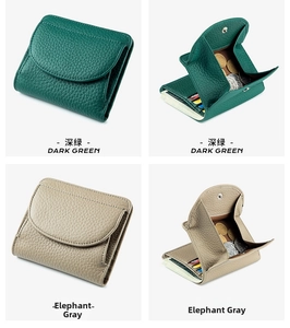 Dettaglio mini portafogli in pelle con portamonete e scomparti per carte in verde e grigio