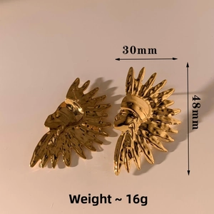 Detailed view of gold indian feather earrings with dimensions 30mm x 48mm and weight 16g