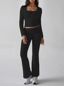 Ensemble de sport noir pour femme avec haut à manches longues et pantalon évasé chic