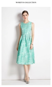 Detailansicht des minzgrünen Jacquard-Stoffes und des ärmellosen Taillendesigns am Kleid