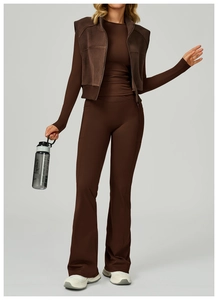 Ensemble de sport 3 pièces avec gilet zippé, haut manches longues et pantalon de yoga