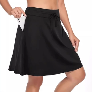 Damen Sport-Hosenrock in Schwarz mit elastischem Kordelzug und praktischen Seitentaschen