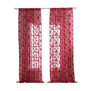 Rideaux de Noël en dentelle rouge avec motifs de Père Noël, rennes et flocons