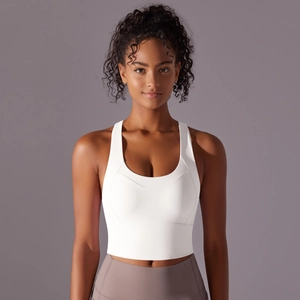 Vue de face d'un soutien-gorge de sport blanc sans couture avec col en U et tissu extensible