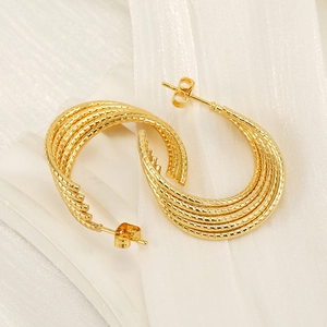 Elegant 18k gold plated stainless steel C-shape earrings with layered textured finish