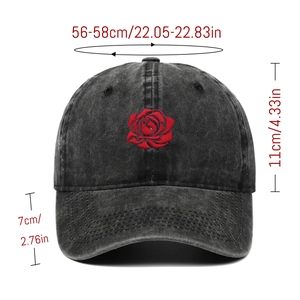 Detailansicht der Baumwoll-Baseballkappe mit Rosenstickerei und 56-58 cm Maßen