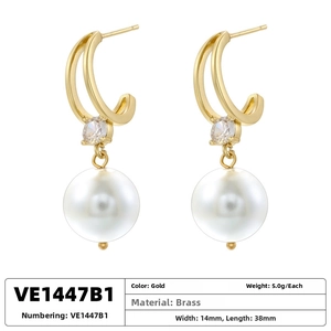 Detailed size specifications of gold brass earrings featuring white round pearls