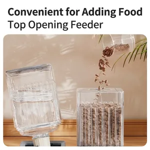 Distributeur automatique d'eau et de nourriture pour animaux de compagnie en style transparent