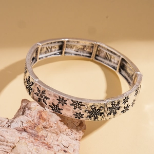 Bracelet élastique argenté vintage avec gravure de flocons sur blocs métalliques