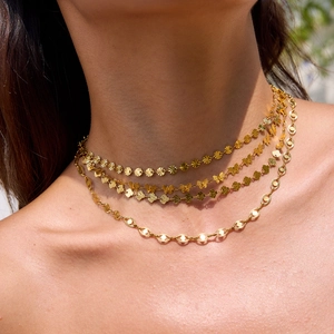 Collana a tre strati in acciaio inossidabile placcato oro 18K con farfalle e dischi
