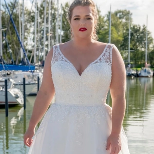 Elegant plus size white V-neck lace wedding dress with sleeveless design and sequin detail