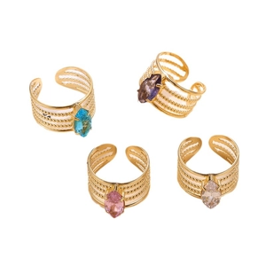 Set di quattro anelli regolabili dorati con pietre marquise colorate e design a perline