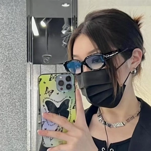 Fashion square retro sunglasses with chic temple decor and butterfly print phone case