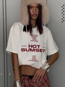 T-shirt blanc de style urbain américain avec imprimé rouge et coupe d'été ample