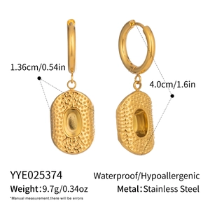 Detailed view of golden stainless steel hammered earrings with size and weight specs