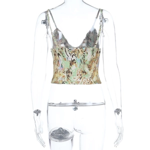 Achteraanzicht van een sexy crop top met luipaardprint, dunne bandjes en een U-vormige rug