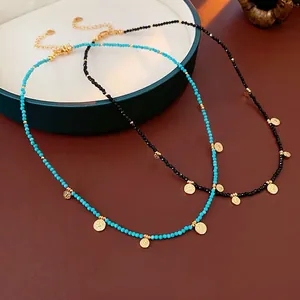 Colliers perlés bohèmes avec pendentifs martelés dorés en turquoise et noir
