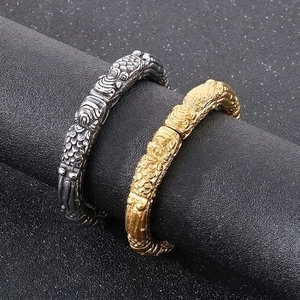 Vintage Stainless Steel Bangle Bracelet Retro Ethnic Auspicious Cloud Pi Xiu Relief Carved Punk Style Jewelry