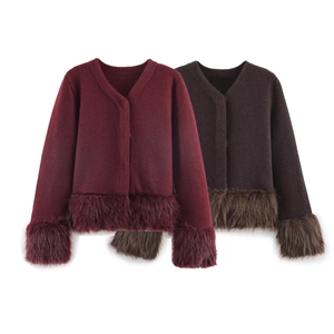 Gilet en tricot pour femmes avec fausse fourrure bordeaux et marron et poignets en peluche