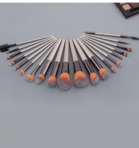 Layout a ventaglio di 20 pennelli per trucco champagne con setole in fibra sfumata