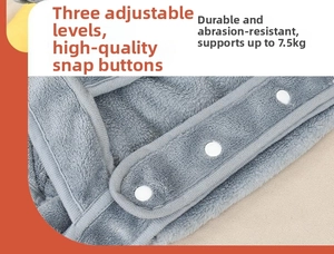 Cat carrying apron detail with 3-level adjustable snaps and 7.5kg load capacity
