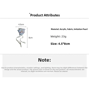 Detail showing the 4.5x8cm size and material parameters of the pearl butterfly hair clip
