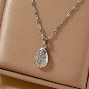 Collier Pendentif Larme en Acier Inoxydable avec Zirconia Choker Élégant Goutte d'Eau Brillant pour Femmes Hommes Bijoux de Mode Unisexe