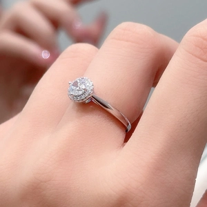 Elegant 925 silver moissanite ring with a brilliant round cut center stone on female hand