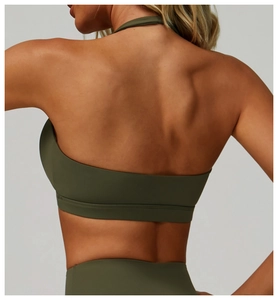 Vue de dos du soutien-gorge de sport dos nu vert olive avec large bande de maintien