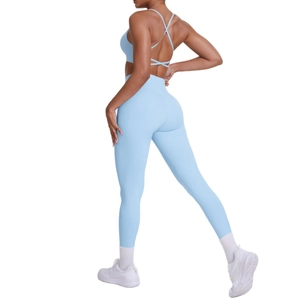 Ensemble de yoga bleu clair sans couture avec brassière croisée et legging haut
