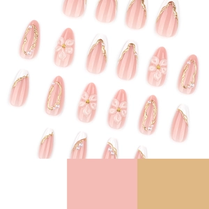 Faux ongles 3D à fleurs blanches avec perles et fil doré en forme amande
