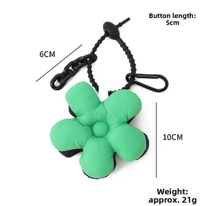 Detail of green five-petal flower charm with dimensions 10cm and 5cm black clasp