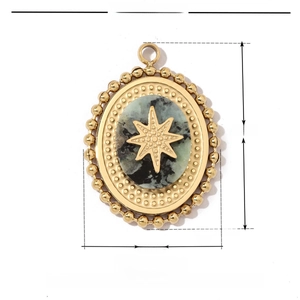 Détail d'un pendentif ovale en acier inoxydable doré de 20mm avec pierre naturelle et étoile