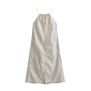 Robe longue dos nu élégante gris clair en nylon avec une coupe ample et moderne