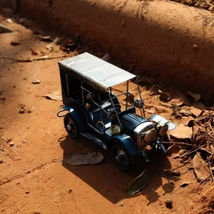 Modèle de voiture ancienne en métal bleu, décoration artisanale rétro pour la maison