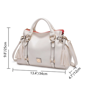 Bolso vintage blanco con borla y dimensiones de 34x25x12 cm para uso diario
