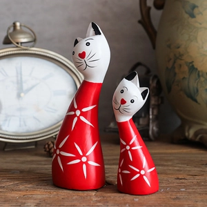 Pair of Japanese style red wooden cat ornaments for home desktop and living room decor