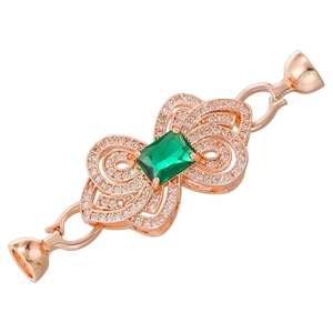 Détail macro du fermoir nœud en or rose 18K avec émeraude pour la création de bijoux
